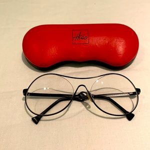 Theo Eyeglasses with Black Frame